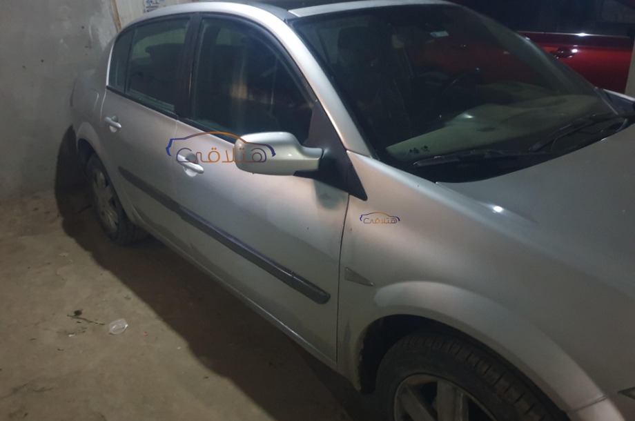 Megane Renault فضي