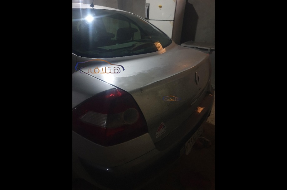 Megane Renault فضي