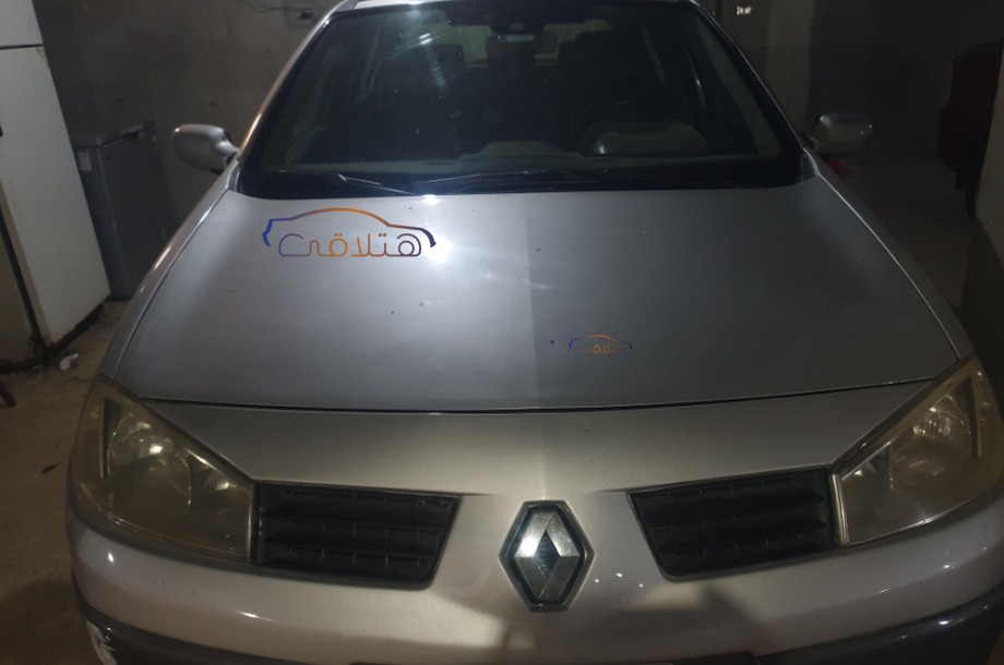 Megane Renault فضي
