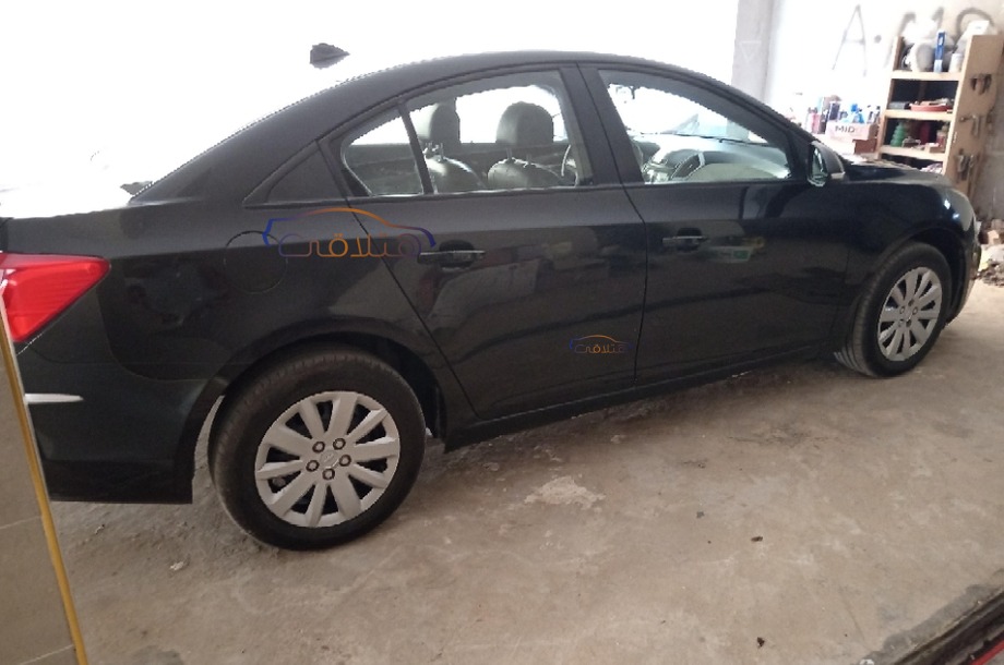 Cruze Chevrolet أسود