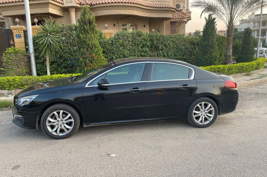 508 Peugeot أسود