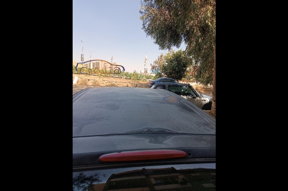 Scenic Renault أسود