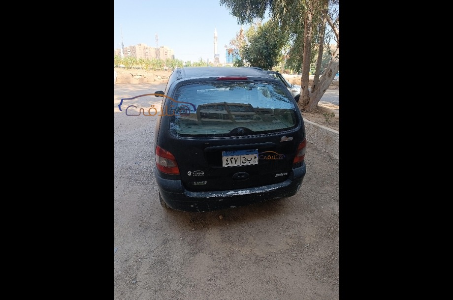 Scenic Renault أسود