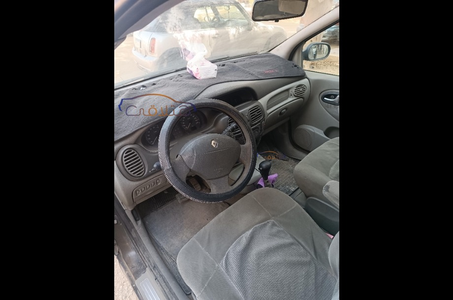 Scenic Renault أسود