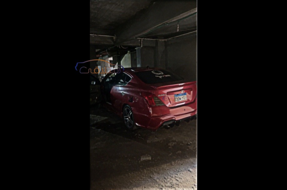 Sunny Nissan احمر