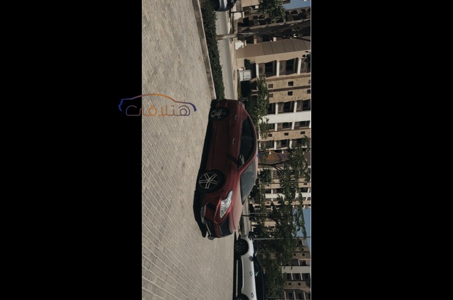 Sunny Nissan احمر