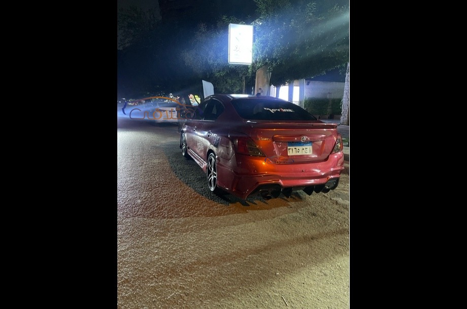 Sunny Nissan احمر