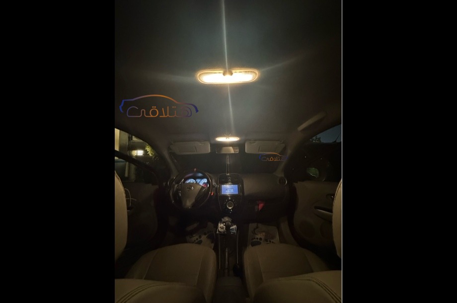 Sunny Nissan احمر