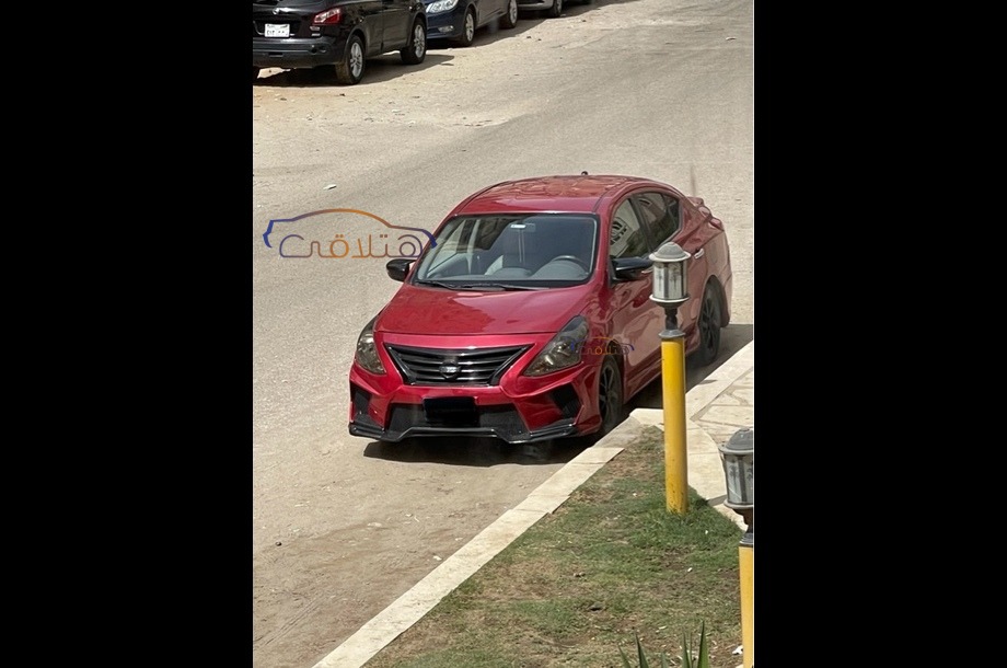 Sunny Nissan احمر