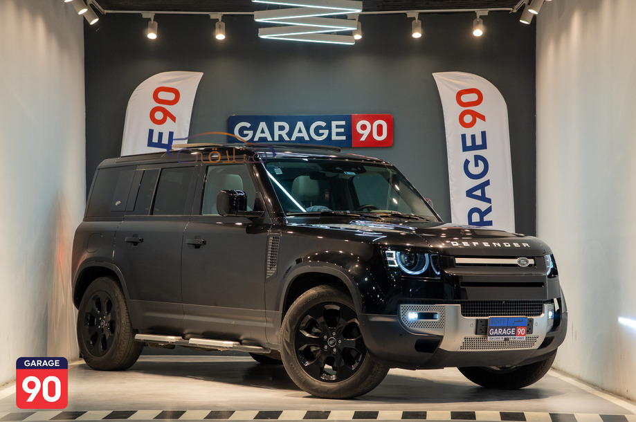 Defender Land Rover أسود