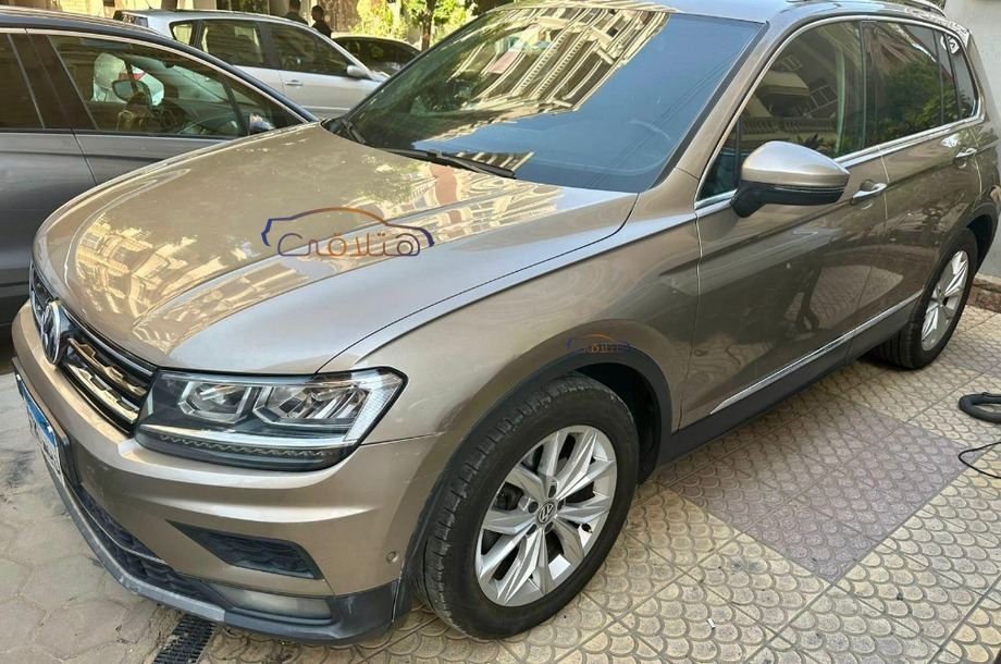 Tiguan Volkswagen ذهبي