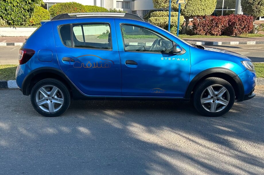 Sandero Step Way Renault أزرق