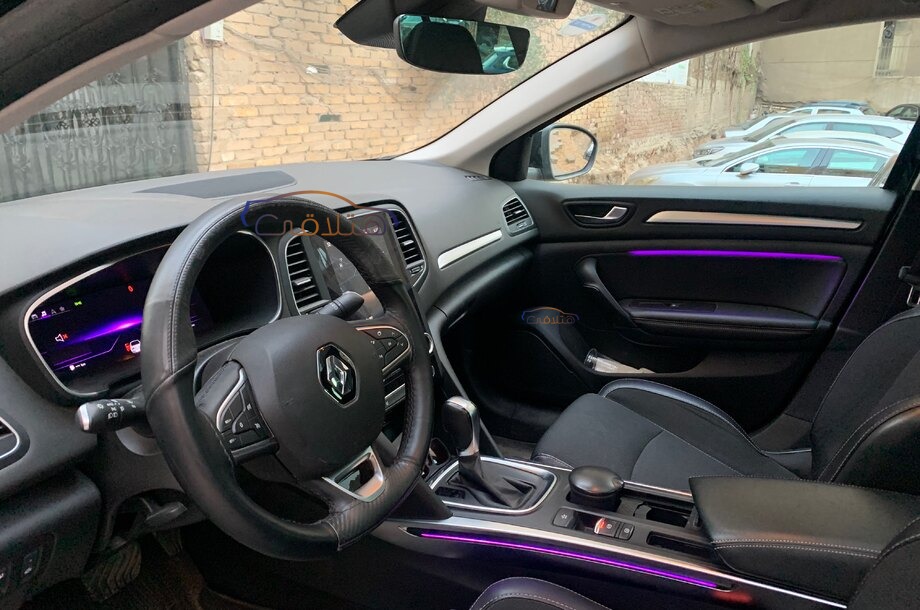 Megane Renault أسود