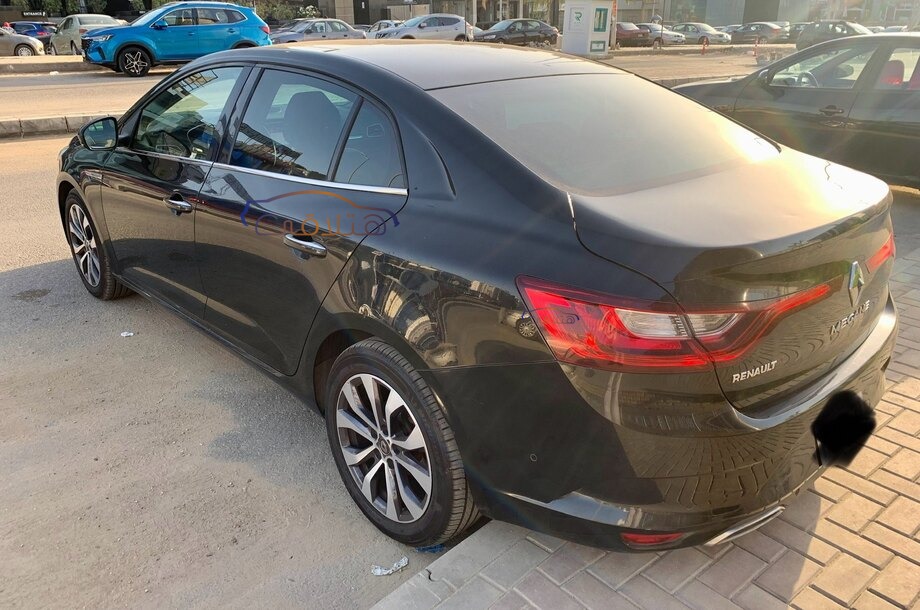 Megane Renault أسود