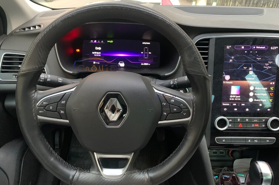 Megane Renault أسود