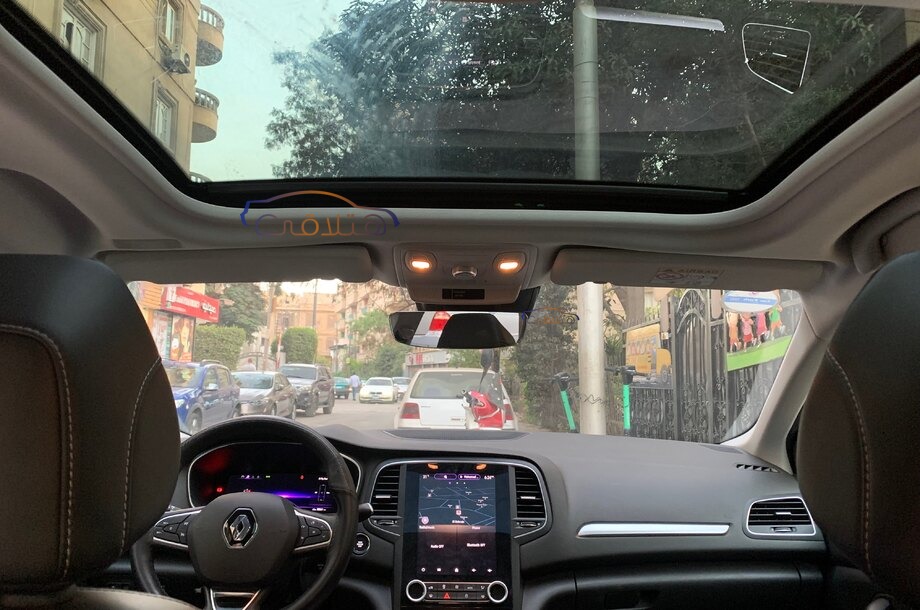 Megane Renault أسود