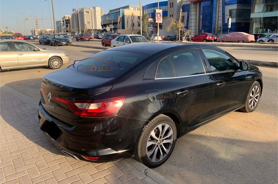 Megane Renault أسود