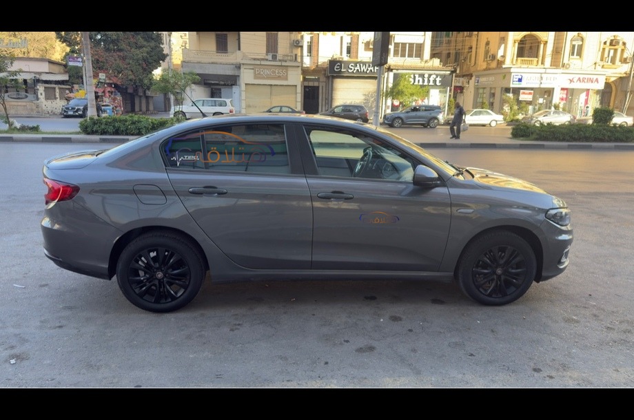 Tipo Fiat رمادي