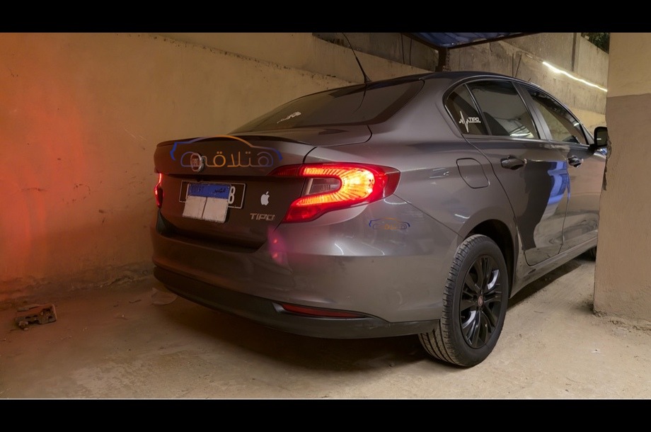Tipo Fiat رمادي