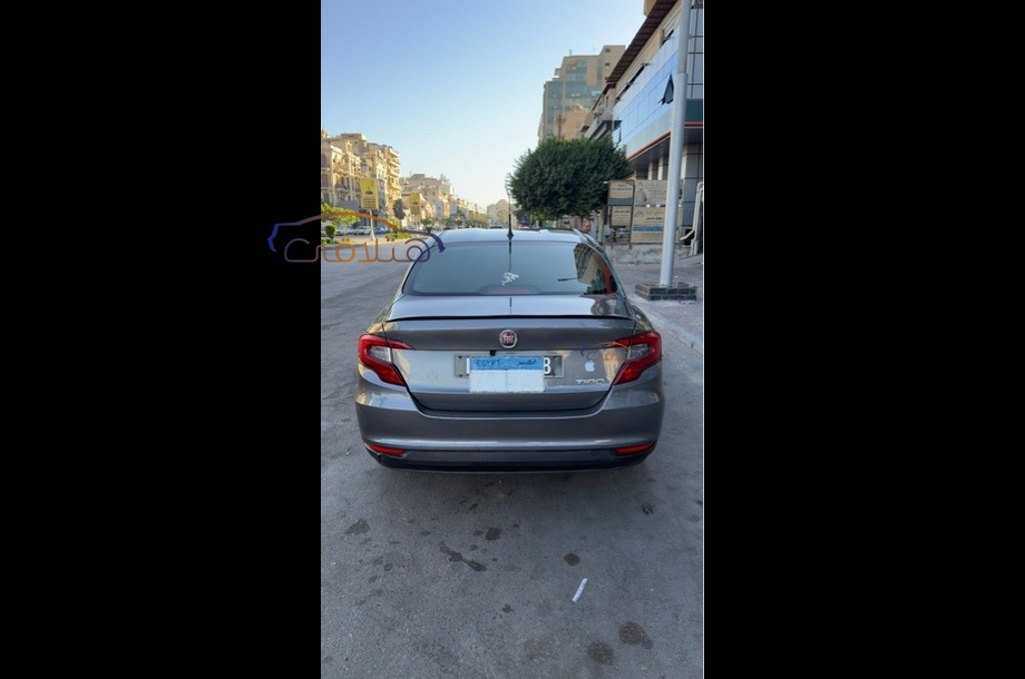 Tipo Fiat رمادي