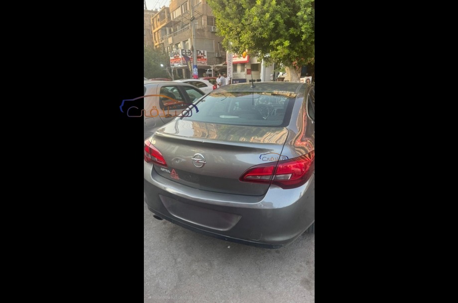 Astra Opel رمادي