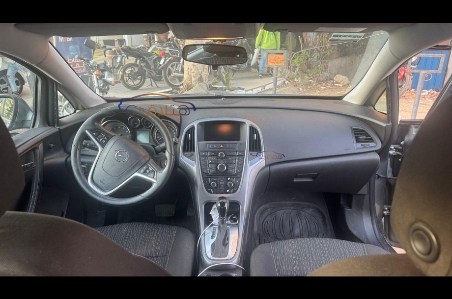 Astra Opel رمادي