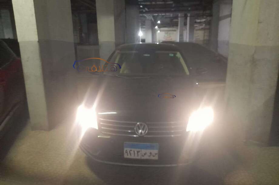 Passat Volkswagen الأزرق الداكن