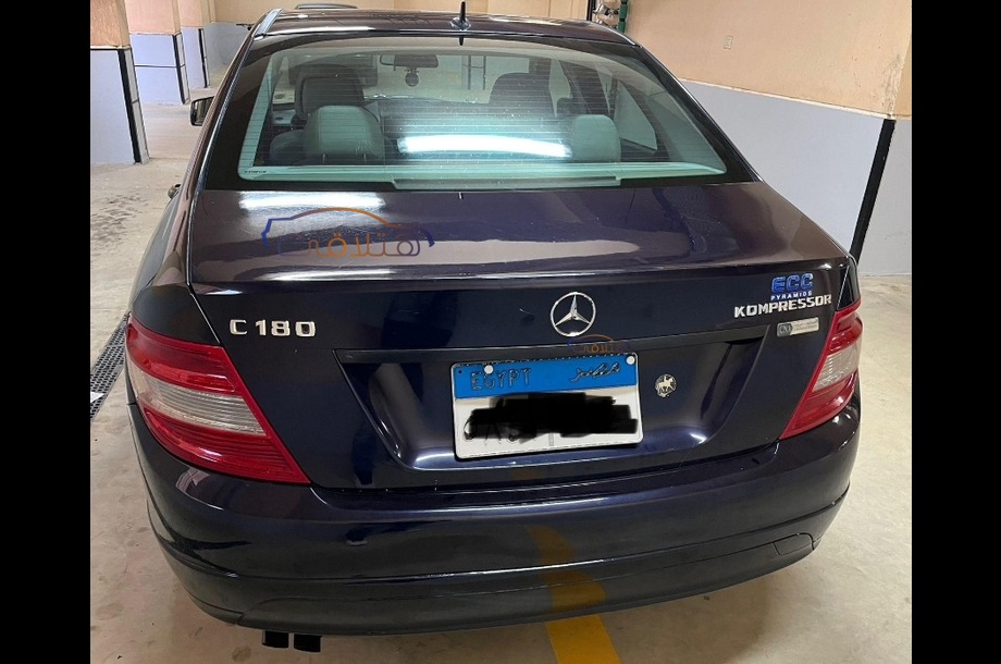 C 180 Mercedes الأزرق الداكن