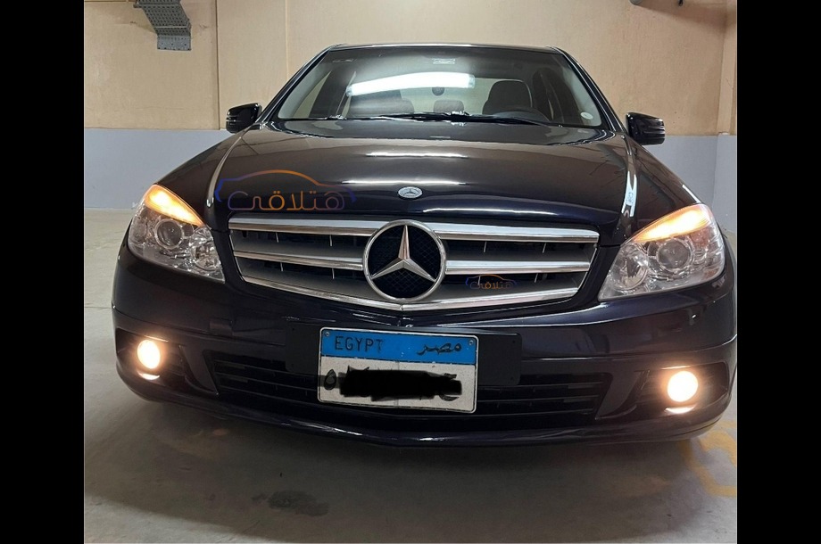 C 180 Mercedes الأزرق الداكن