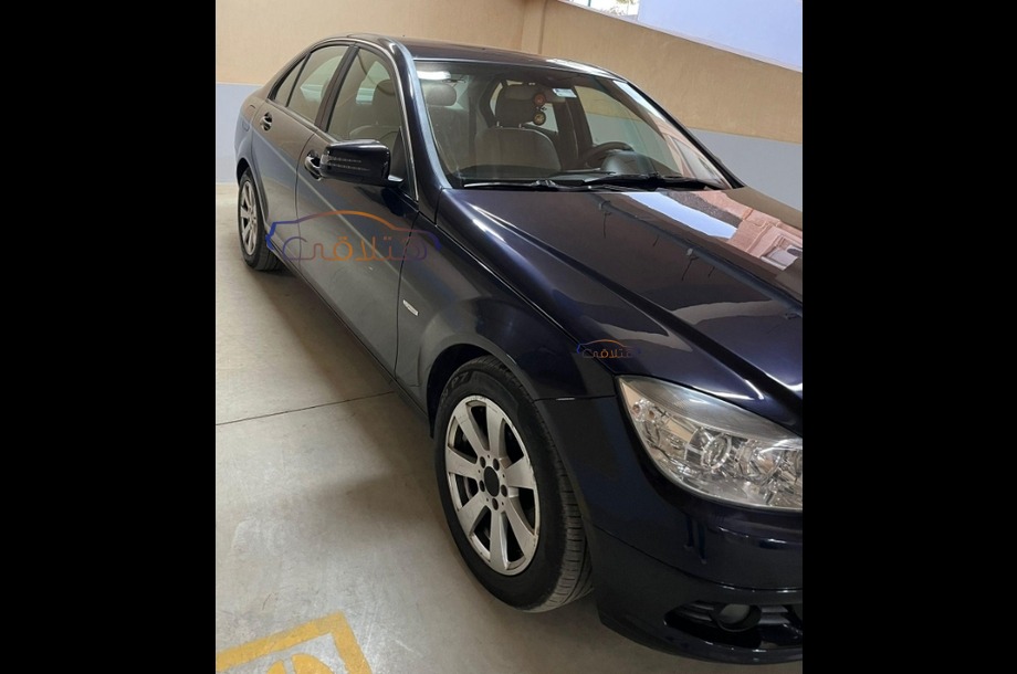C 180 Mercedes الأزرق الداكن