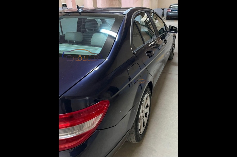 C 180 Mercedes الأزرق الداكن