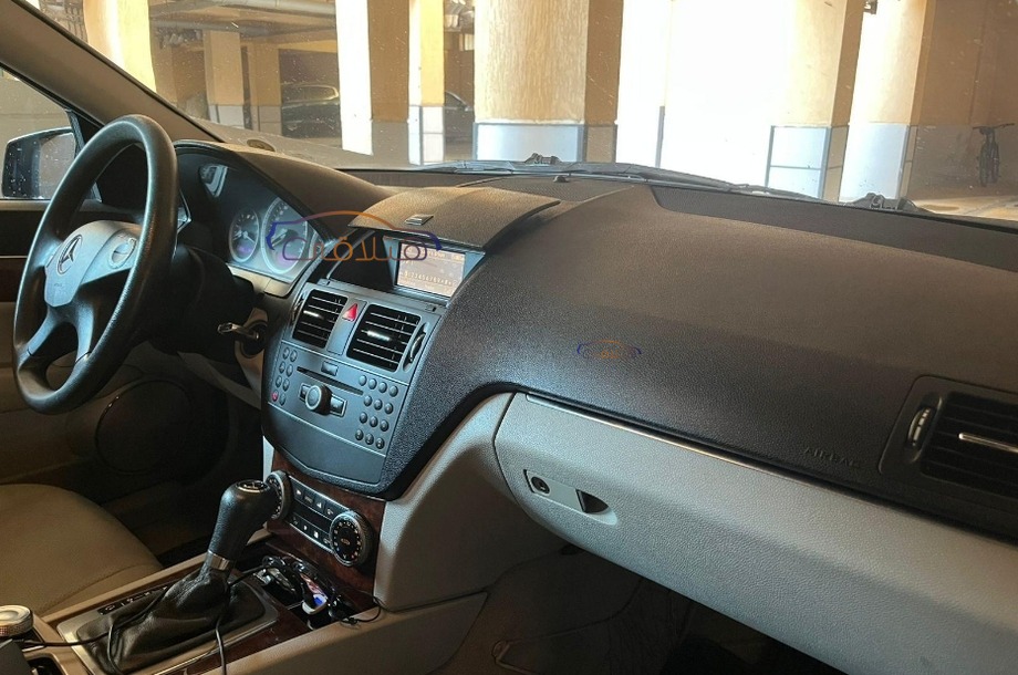 C 180 Mercedes الأزرق الداكن