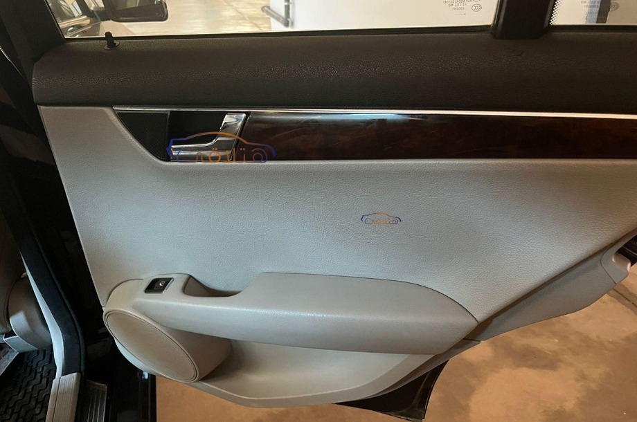 C 180 Mercedes الأزرق الداكن