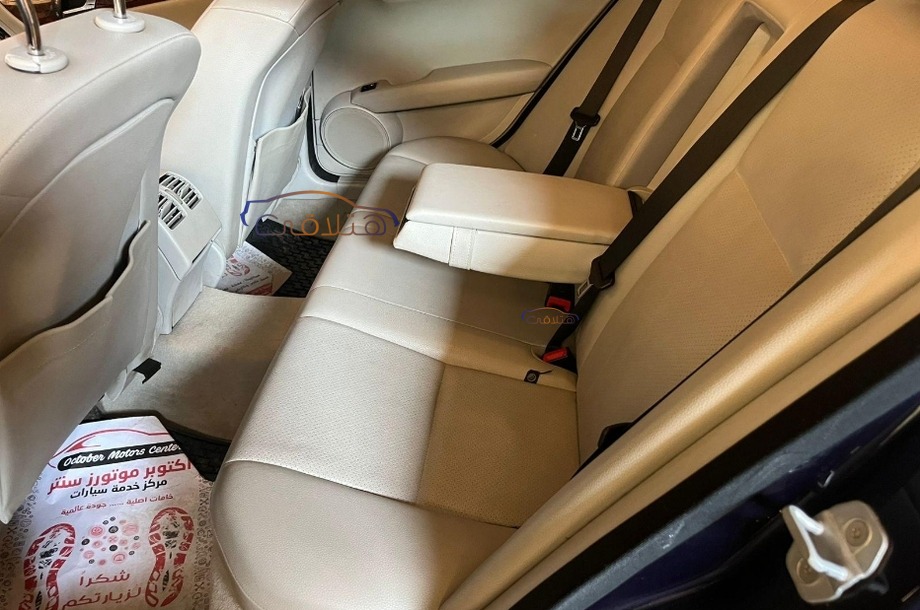 C 180 Mercedes الأزرق الداكن