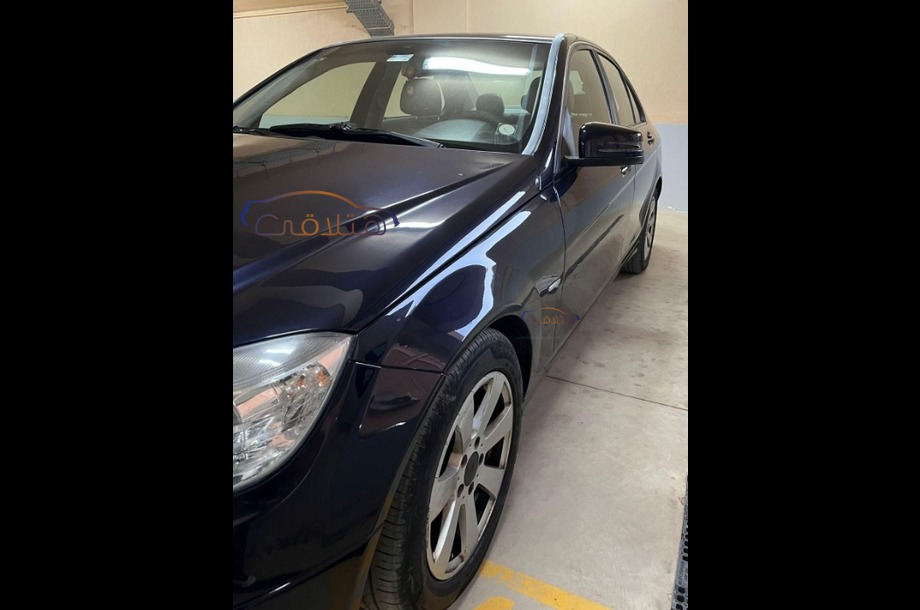 C 180 Mercedes الأزرق الداكن