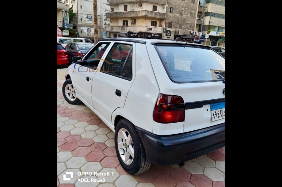 Felicia Skoda أبيض