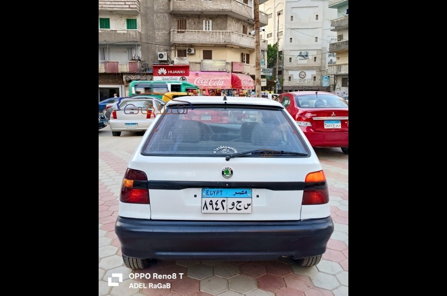 Felicia Skoda أبيض