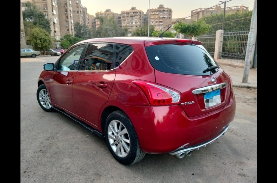 Tiida Nissan احمر