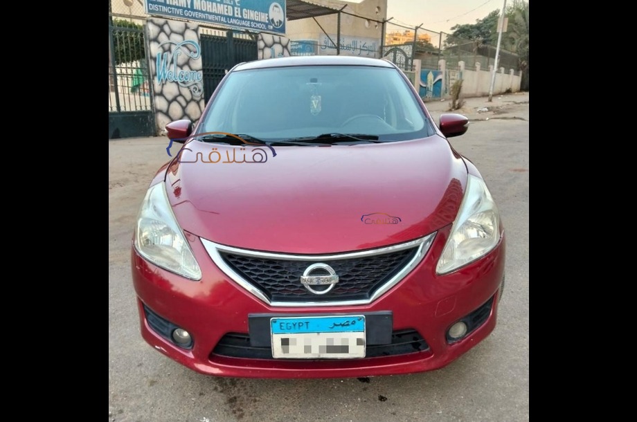 Tiida Nissan احمر