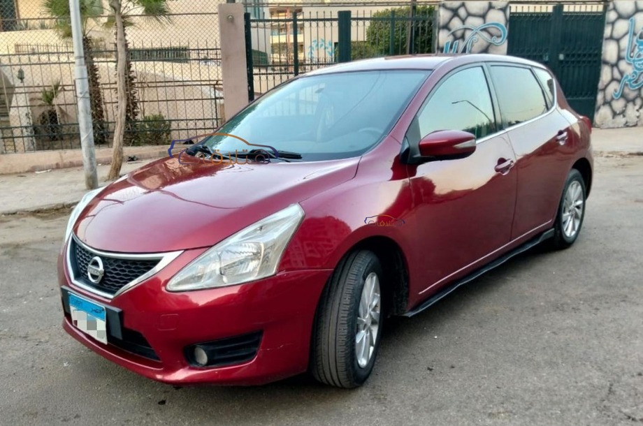 Tiida Nissan احمر