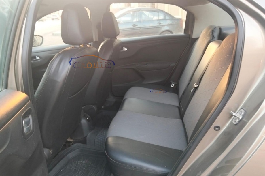 301 Peugeot برونزي