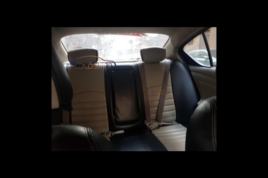 Sunny Nissan احمر