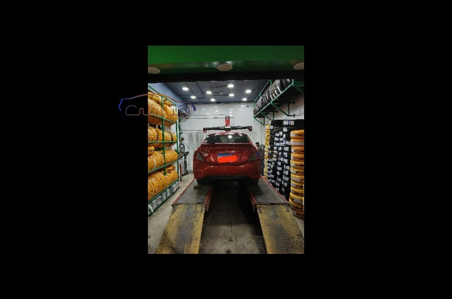 Sunny Nissan احمر