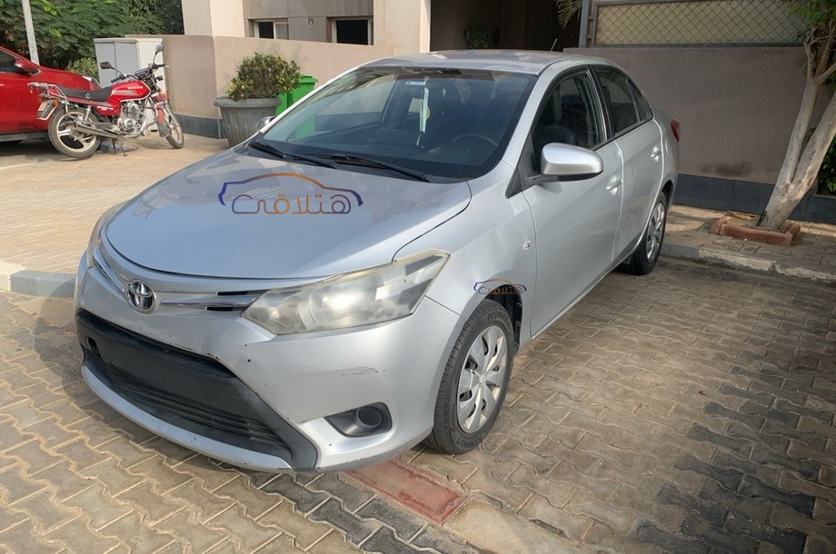 Yaris Toyota Silver