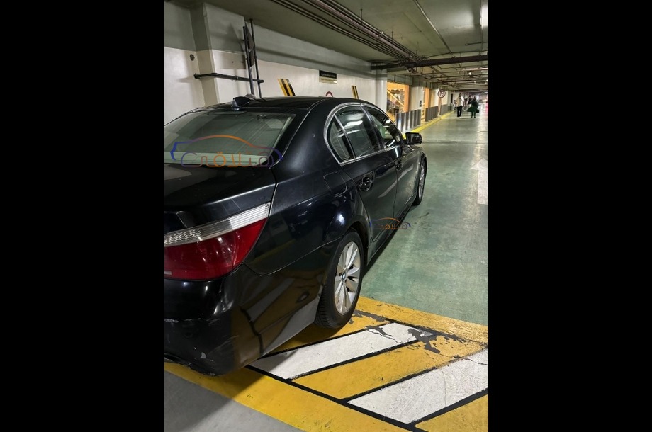525 BMW أسود