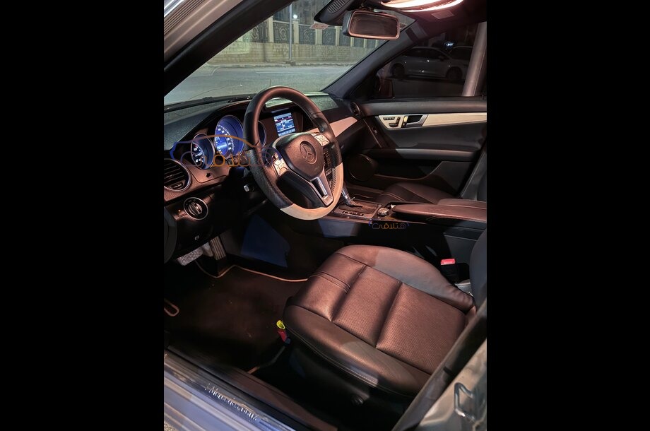 C 200 AMG Mercedes فضي