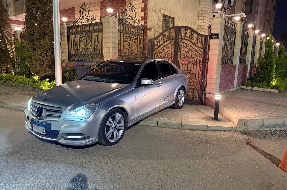 C 200 AMG Mercedes فضي