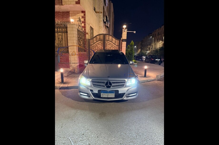 C 200 AMG Mercedes فضي