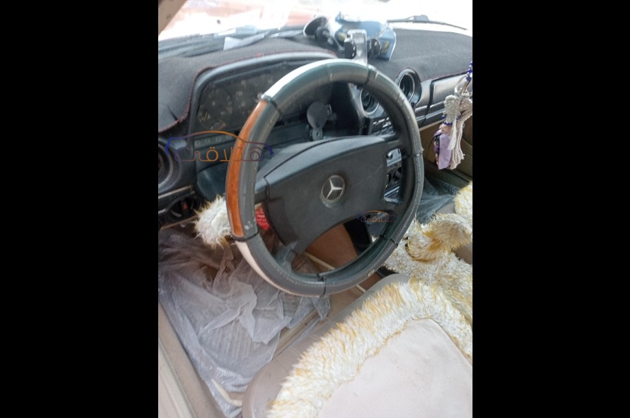 200 Mercedes برتقالى