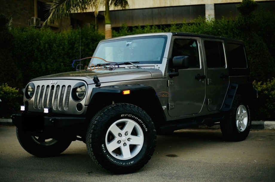Wrangler Jeep رمادي